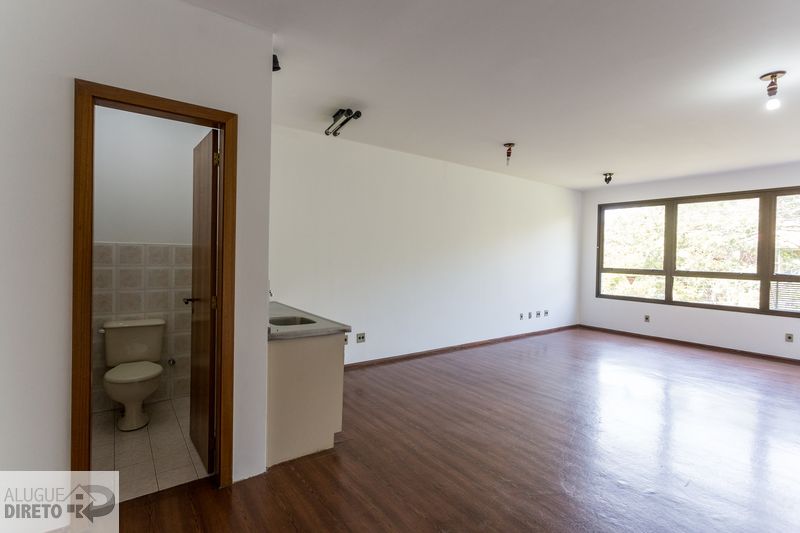 Sala comercial com banheiro integrado e bancada