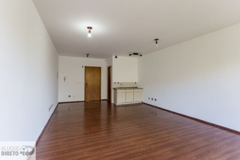Sala comercial com porta de entrada e bancada